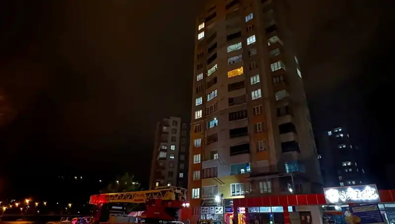 Yıldırım Düşmesi Apartmanın Çatısını Nasıl Etkiledi? İnceleme ve Sonuçlar
