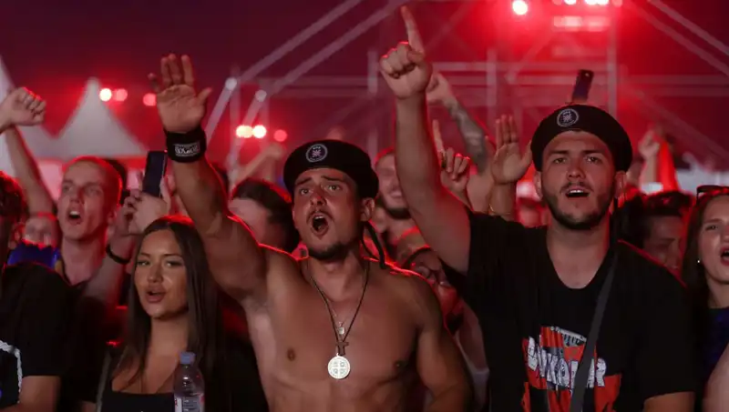 Thompson Konserinde Şok Eden Nazi Selamı Olayı: Ne Oldu?