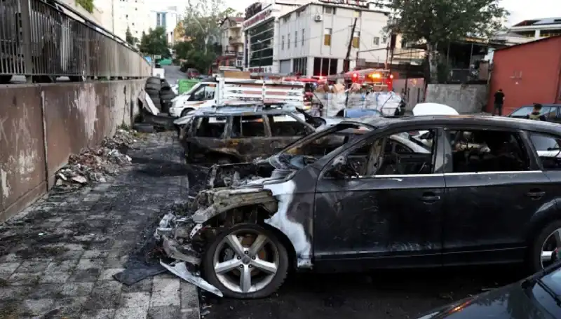Sanayi Bölgesinde Bekleyen Araçlar Yangında Küle Döndü