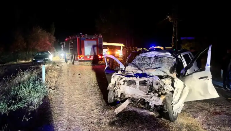 Ciple Traktör Çarpıştı: 5 Kişi Yaralandı, Kaza Anı Kamerada!