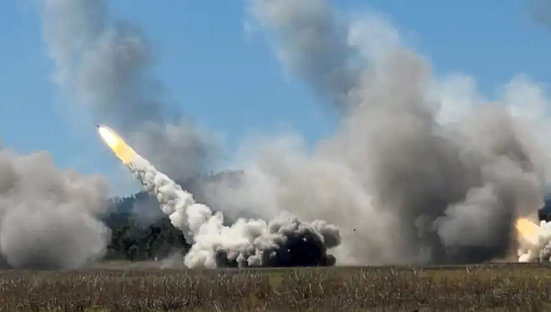 Avustralya'nın En Büyük Askeri Tatbikatında HIMARS Atışı: İlkler Tarihe Geçti