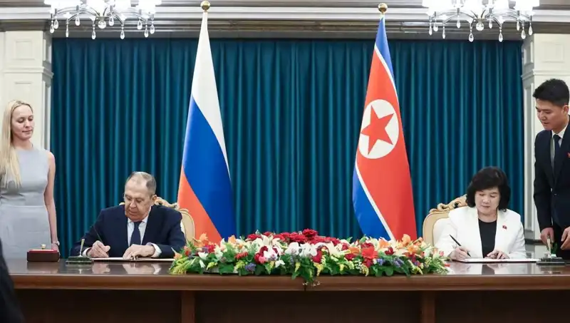 Rusya ve Kuzey Kore Arasındaki İletişim: Lavrov ve Mevkidaşından Önemli Görüşme