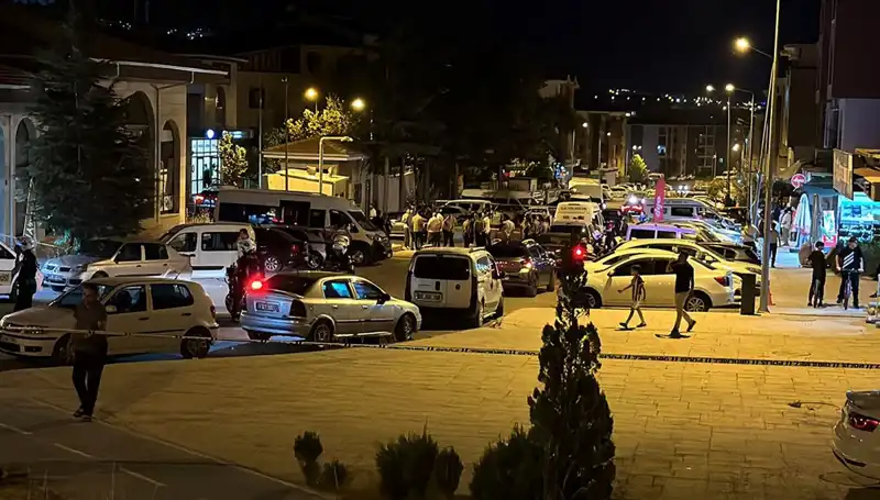 İki Aile Arasında Çıkan Kavga Büyüdü: 1'İ Ağır 3 Yaralı
