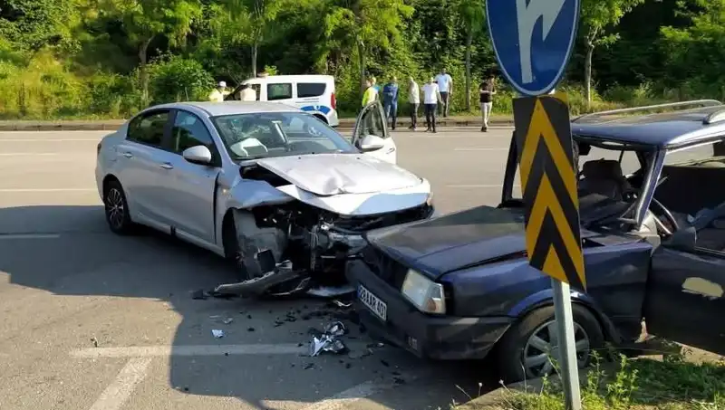 Görele'de Feci Kaza: Sürücü Aracın Camından Fırladı, Anında Yaşam Mücadelesi Verdi