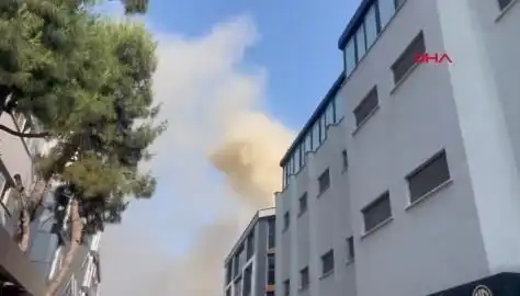 İstanbul'da Yangın Paniği: 4 Katlı İş Merkezinde Korkutan Olay