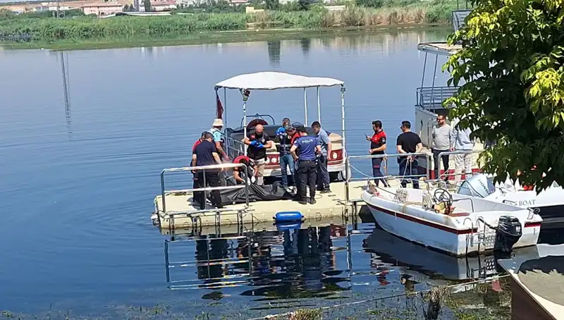 Fırat Nehri'nde Gizemli Bir Erkek Cesedi Bulundu: İntihar mı Cinayet mi?