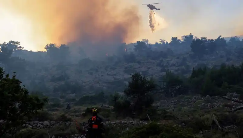 Eğriboz Adası’ndaki Yangın: İki Köy Acil Olarak Tahliye Edildi