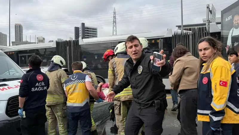 Metrobüs Kazasında Can Kaybı ve Yaralılar: Seferler Durduruldu