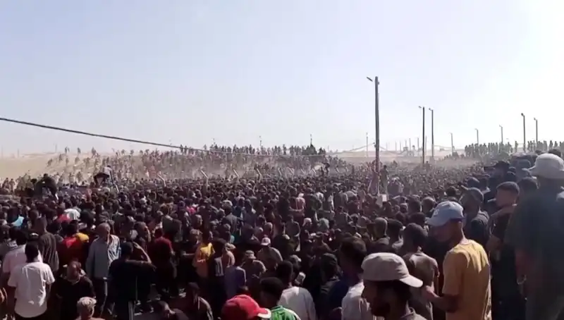 Gazze'de Yardım Dağıtım Noktasına Saldırı: 26 Ölü, Sorular Cevapsız Kaldı