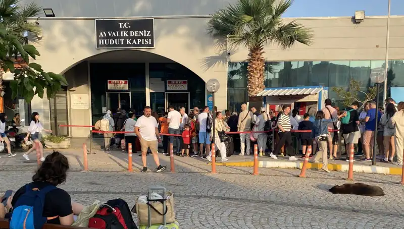 Bayramda Midilli Adası'na Tatilci Akını: Neden Tercih Edildi?
