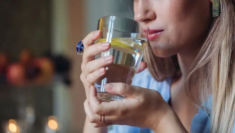 Harvardlı Uzman Limonlu Suyun Sağlık Faydalarını Açıkladı: Gerçekten Etkili mi?
