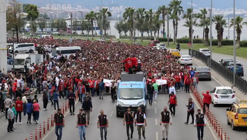 İzmir'de Grev Altıncı Günde: Emekçiler Hala Sokaklarda!