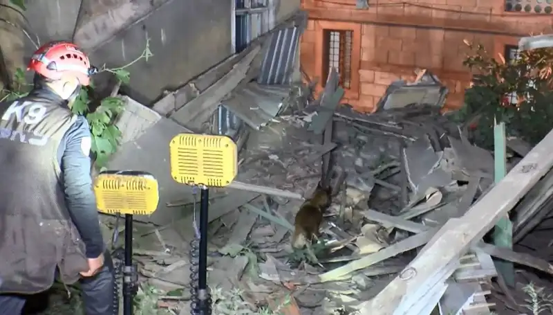 İstanbul’da Deprem Sonrası Çöken Bina: Sarsıntının Ardındaki Gerçekler