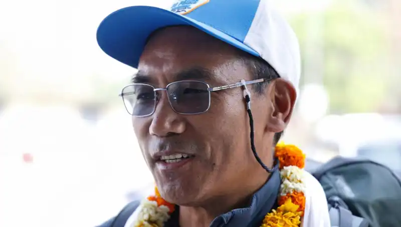 Everest Adam, Zirvede Yeni Bir Rekor Kırarak Tarihe Geçti