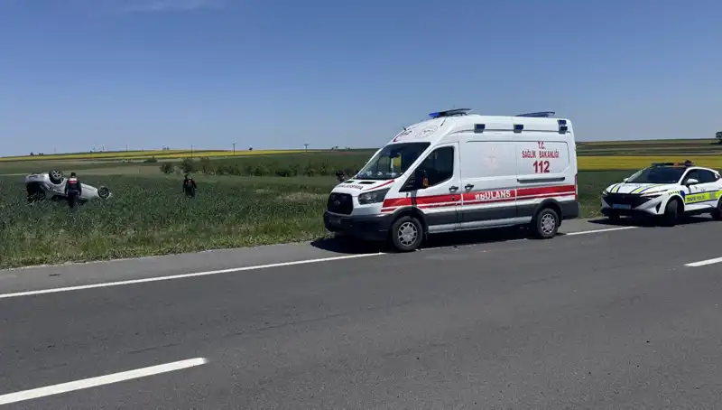 Edirne'de Devrilen Otomobil Kazasında İki Yaralı, Kaza Anı Kamerada