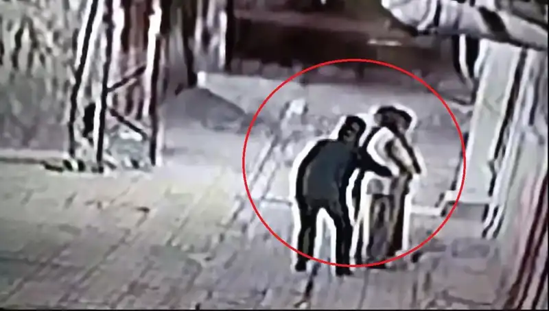 Polisler Pazarcı ve Simitçi Kılığına Girdi: Kapkaççılara Dikkat Çeken Operasyon