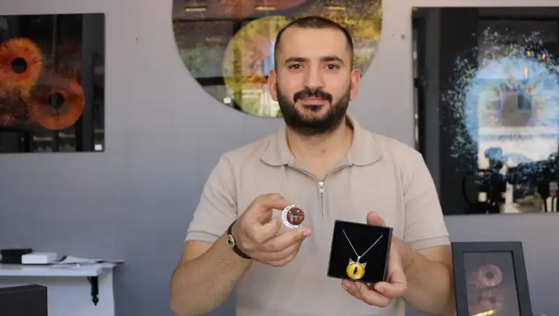 İris Fotoğraflarını Sanata Dönüştüren Sanatçı: İşte O Eşsiz Yaratımlar!
