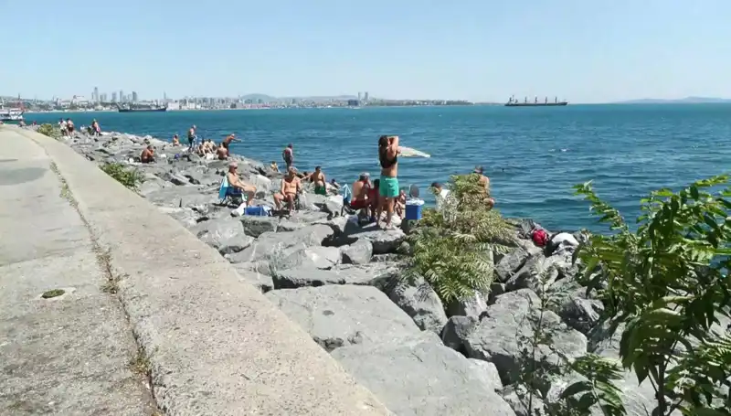 İstanbullular Sıcak Havaya Akın Etti: Sahillerde Canlılık Artıyor