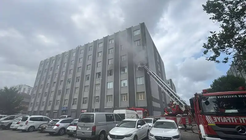 Çorap İmalathanesi Alev Alev Yandı: Yangının Nedeni Henüz Belirsiz