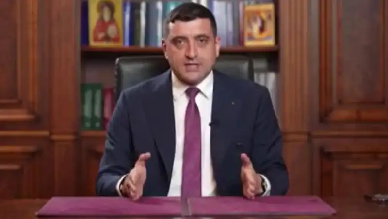 Romanya’da Seçimlerde Aşırı Sağcı Aday İlk Turu Önde Tamamladı