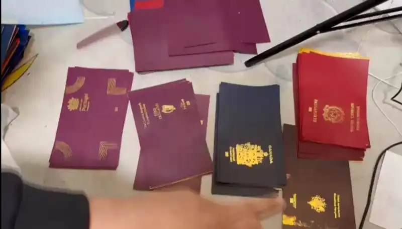 Sahte Pasaport ve Vizeler İçin Dev Operasyon: Suç Şebekesi Çökertildi