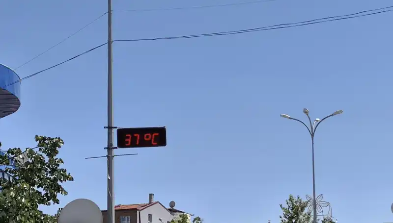 Yazın Ortasında Termometreler 38 Dereceyi Buldu: İlçede Sıcak Hava Alarmı!