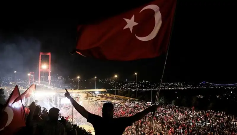 15 Temmuz'un Anısına: "En Uzun Gece" Tiyatro Oyunu Külliye'de Sahnelenecek