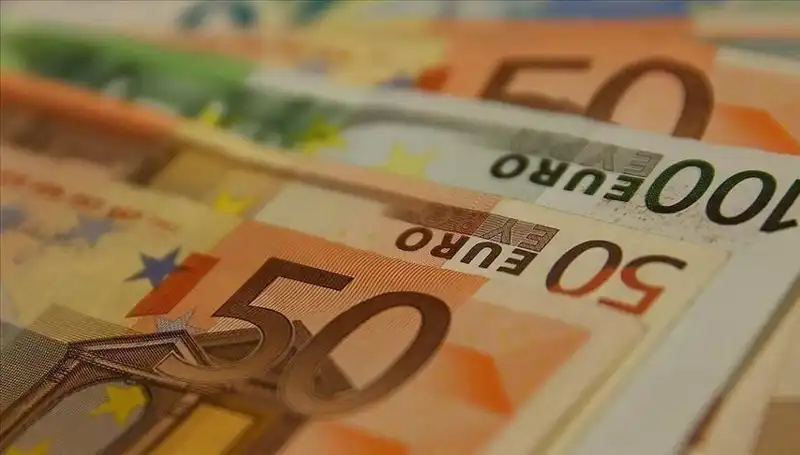 Euro'nun Zirve Yolculuğu: Sırasıyla Neden Geriledi?