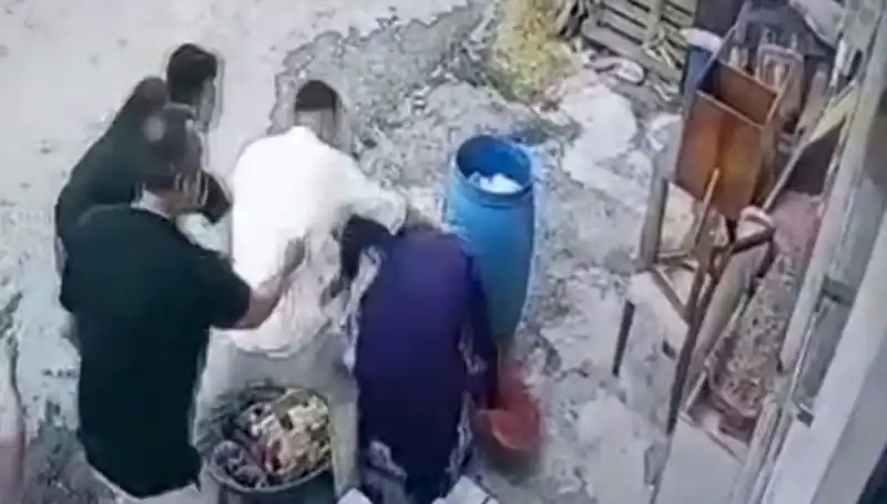 Başakşehir'de Bidon Tartışması Felakete Dönüştü: Baba ve Oğul Kadına Saldırdı