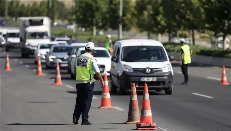 Tünel Önünde Konvoy Engeli: Sürücüler Ne Yapacak?