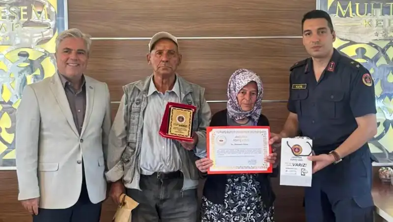 Jandarmaya Ev Bağışlayan Ailenin Duygusal Hikayesi: İyilikte Yarışanlar