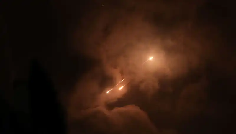 İran’ın Gece Füzeleri: Stratejik Saldırılar Neden Gece Yapılıyor?