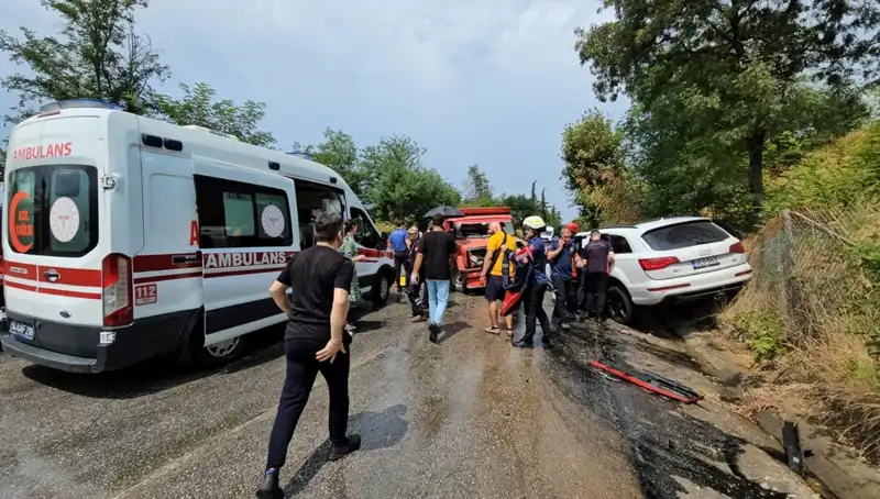 Sakarya'da Kamyonet ile Cip Çarpıştı: 5 Kişi Yaralandı, 4'ü Çocuk!
