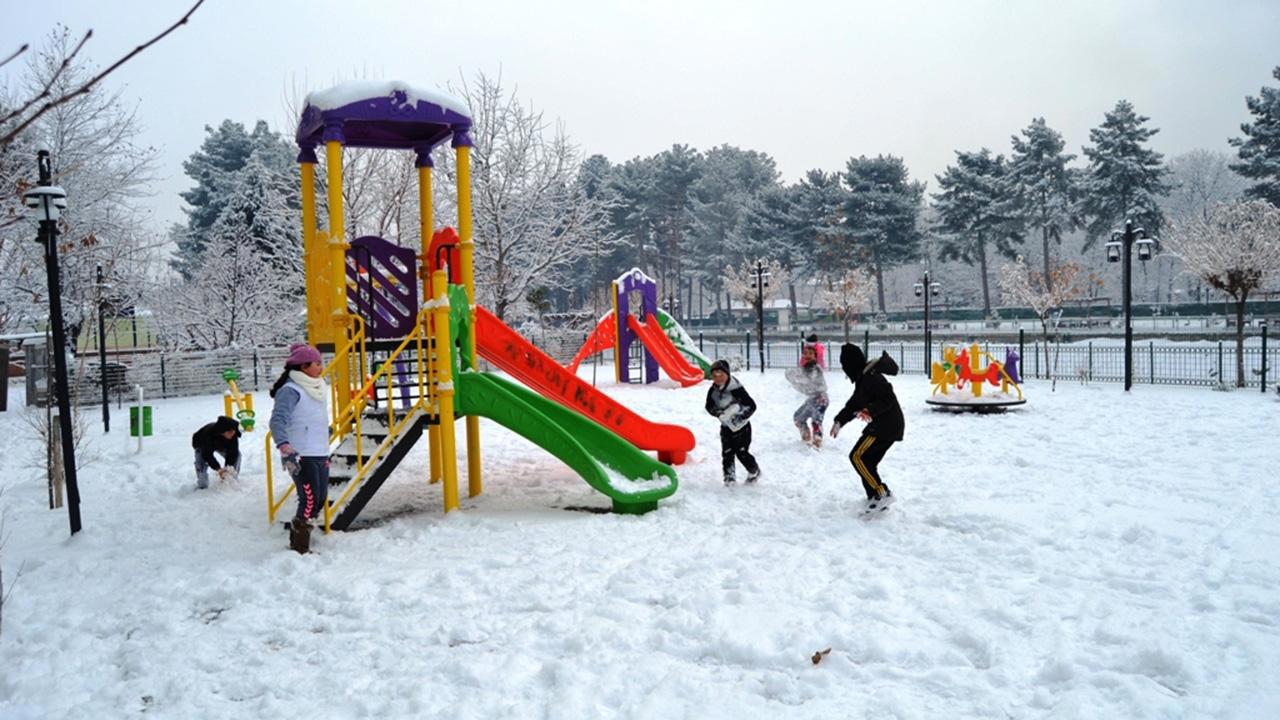 İstanbul'da Okullar Yine Tatil Edildi