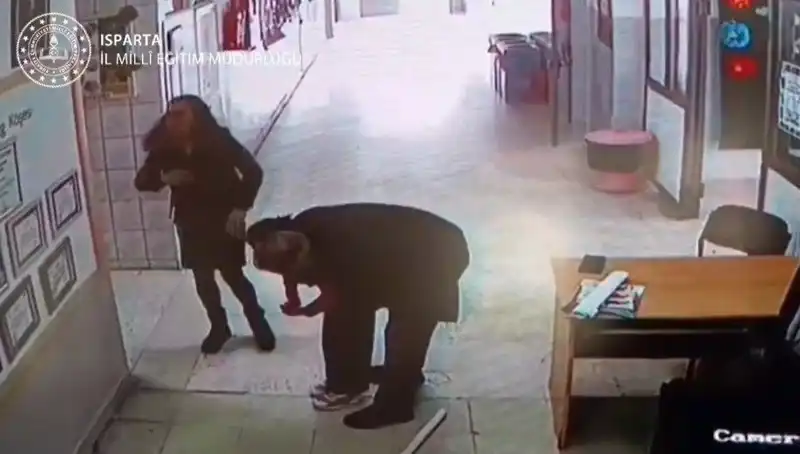 Öğretmenin Cesareti: Heimlich Manevrasıyla Öğrencisini Kurtardı
