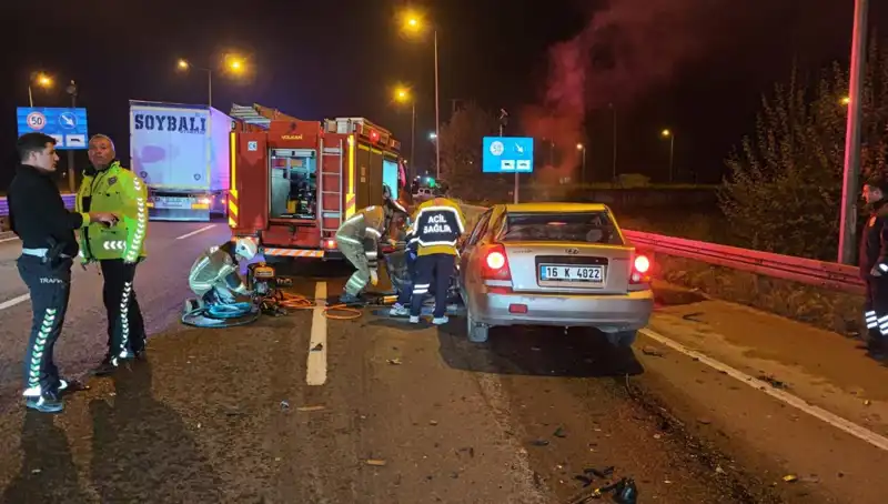 Kamyona Arkadan Çarpan Sürücü Kaza Sonrası Ağır Yaralandı: Olay Anı ve Detaylar